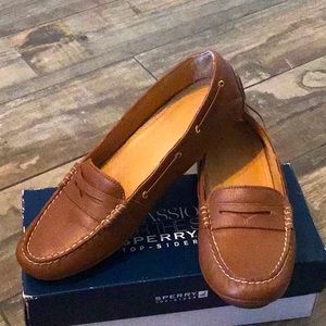 Sperry Gold Cup Top Sider Loafer. Size 9